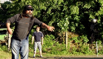 Větší verze po kliknutí. Turnaj v petanque Vajtovy koule (Vojnův Městec, 13. června 2009) - Oldřich Brož