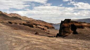 Větší verze po kliknutí. Island: U jezera Kleifarvatn