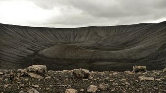 Větší verze po kliknutí. Island: Okolí jezera Mývatn (kráter Hverfjall)