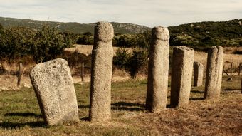 Větší verze po kliknutí. Korsika 2013: Megality v Caurii - Alignement de Stantari