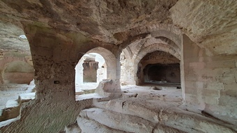Větší verze po kliknutí. Abbaye de Saint-Romaine, Beaucaire (Gard)